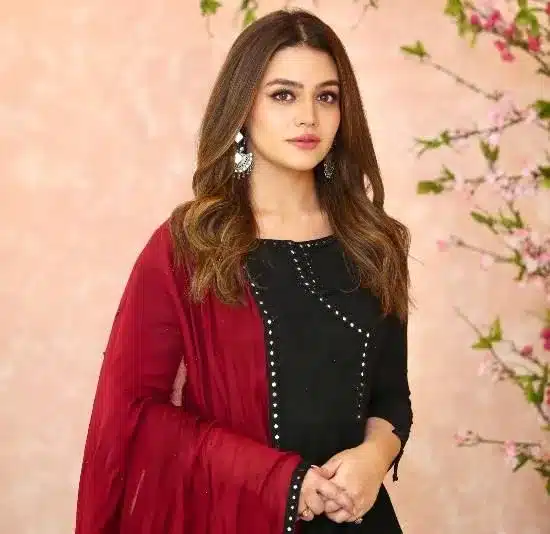 Zara Noor Abbas Jhoom Drama Story, Cast with Real Names and Pictures